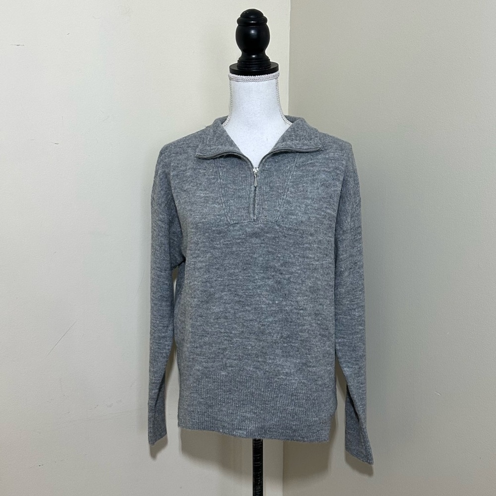 Lety & Me || woman’s gray sweater size small